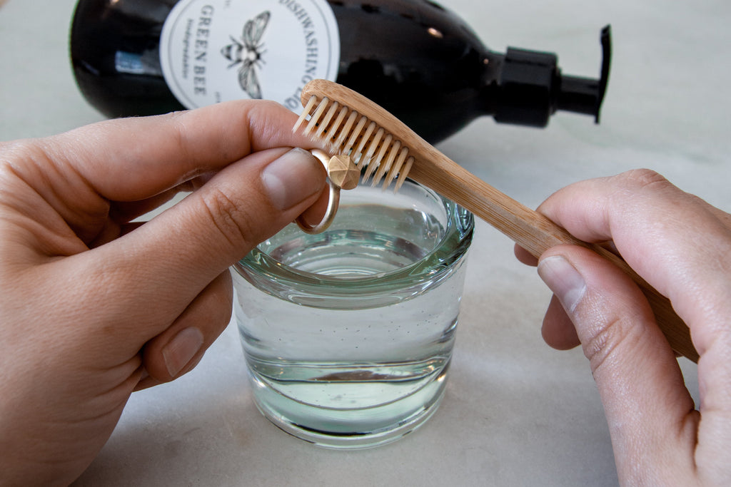 3 eco-friendly ways to clean your jewellery
