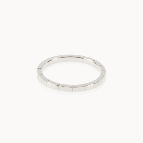 Eco-friendly silver ring featuring fine engraved lines, minimalist ethical jewellery handmade in Cape Town.