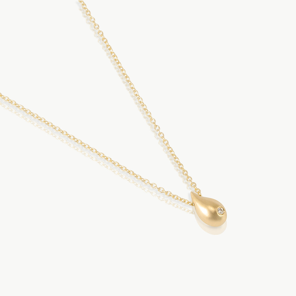 Droplet Gold Pendant in Fairmined eco-friendly gold with lab-grown diamond